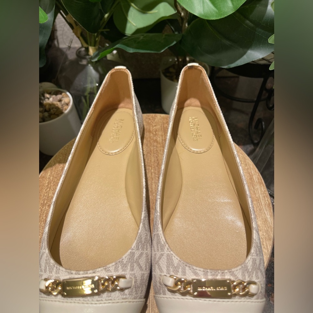 Michael Kors vanilla ballet flats MK mini logo w/ gold plate Slip on rubber sole - Picture 10 of 10